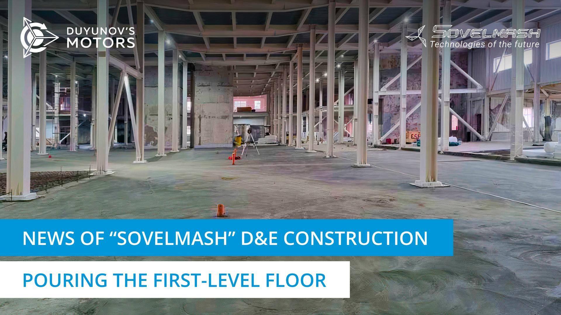 How is pouring the first-level floor in the "Sovelmash" D&E building progressing?